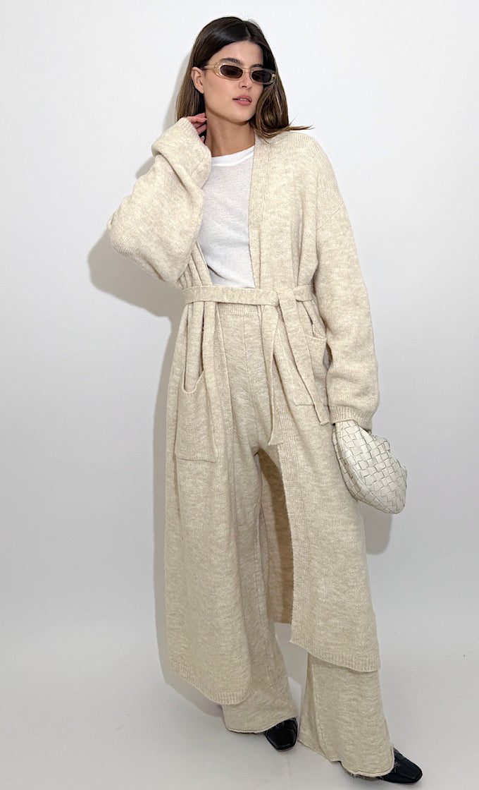 חליפת שיה אוף וויט