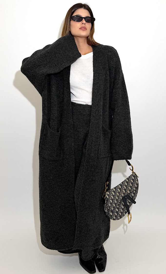 חליפת שיה אפור כהה