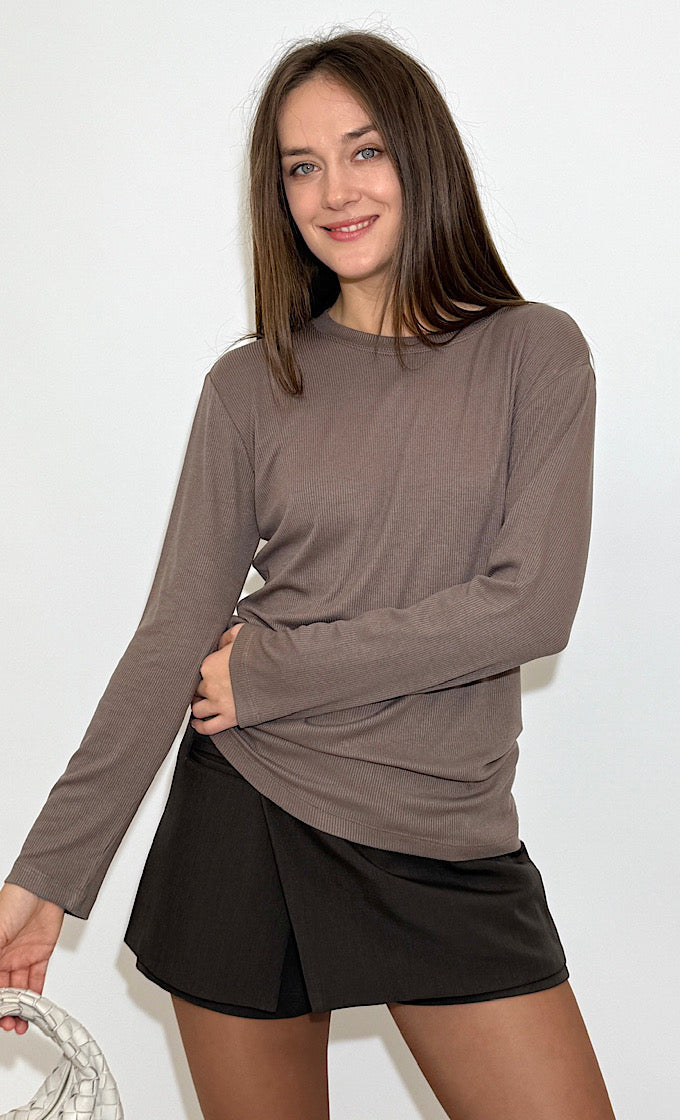 חולצת לנה מפתח עגול חומה