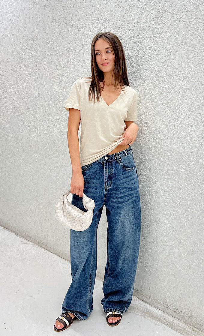 LIA V NECK T-SHIRT OFF WHITE