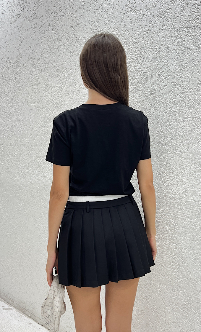 LIA V NECK T-SHIRT BLACK 