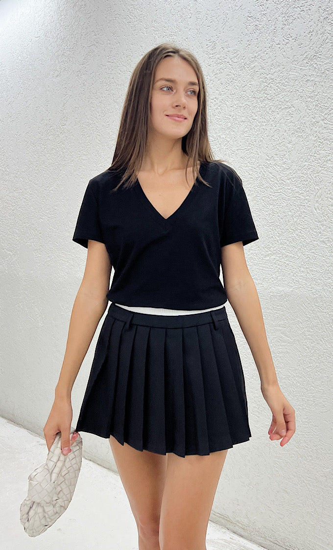 LIA V NECK T-SHIRT BLACK 
