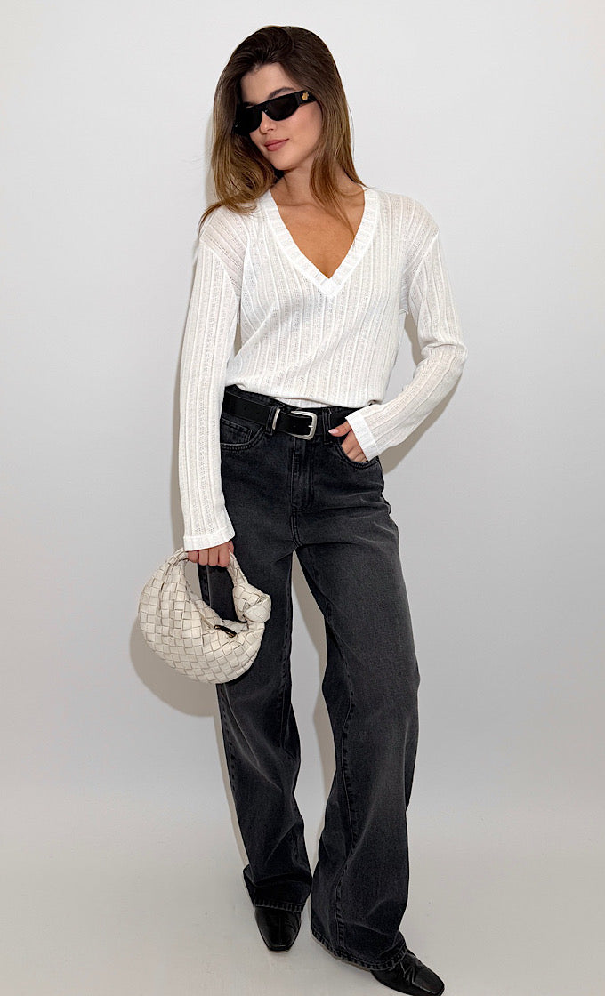 חולצת אודל מפתח וי לבנה