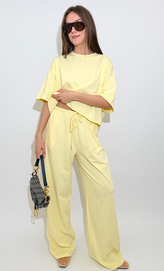 חליפת תומאס צהובה