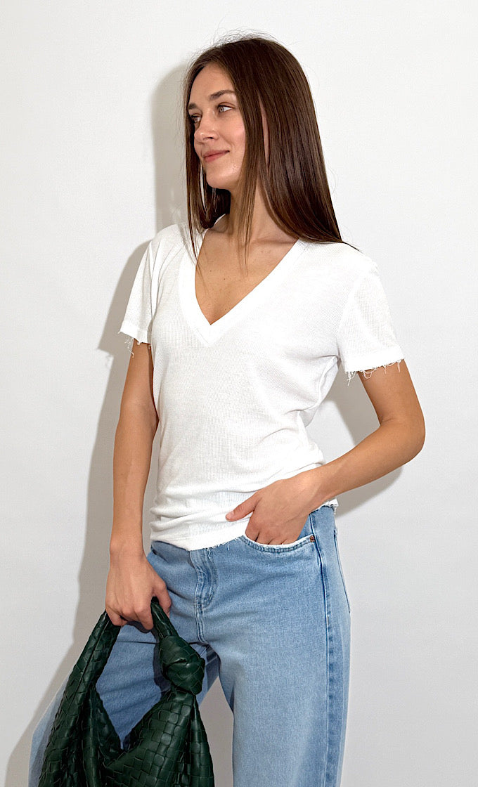 ROMI WHITE V-NECK T-SHIRT 