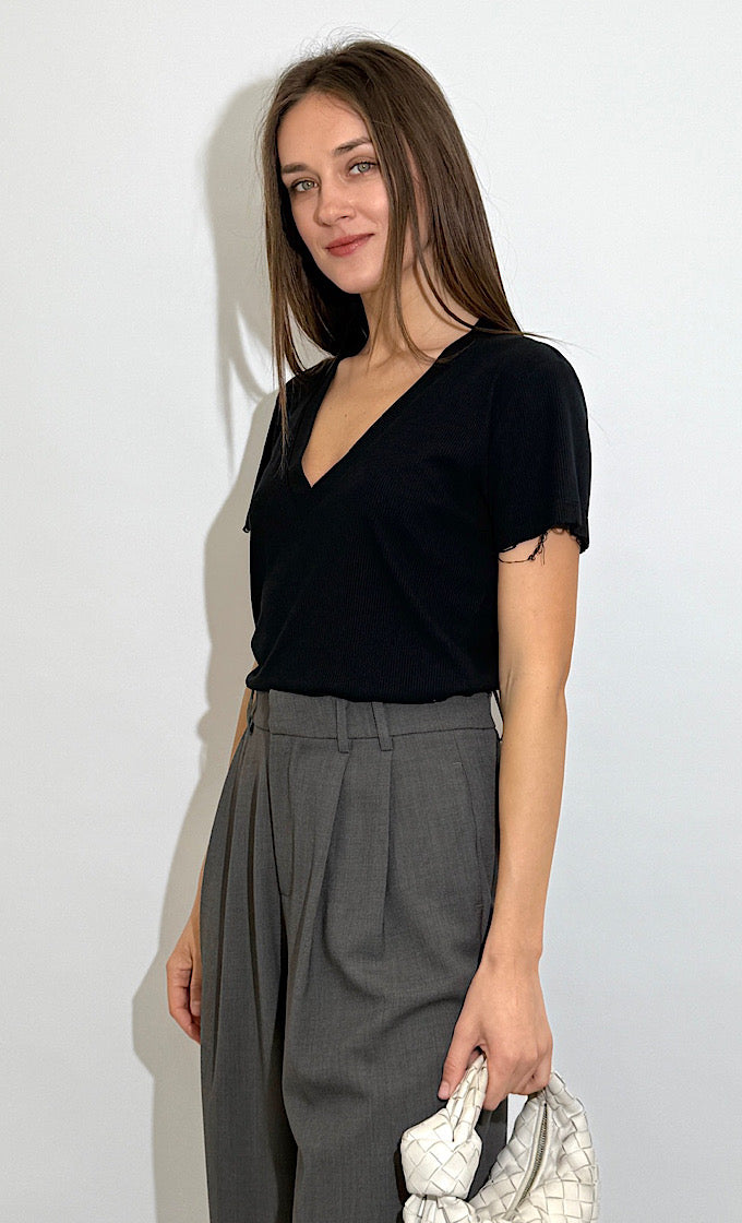 ROMI BLACK V-NECK T-SHIRT  