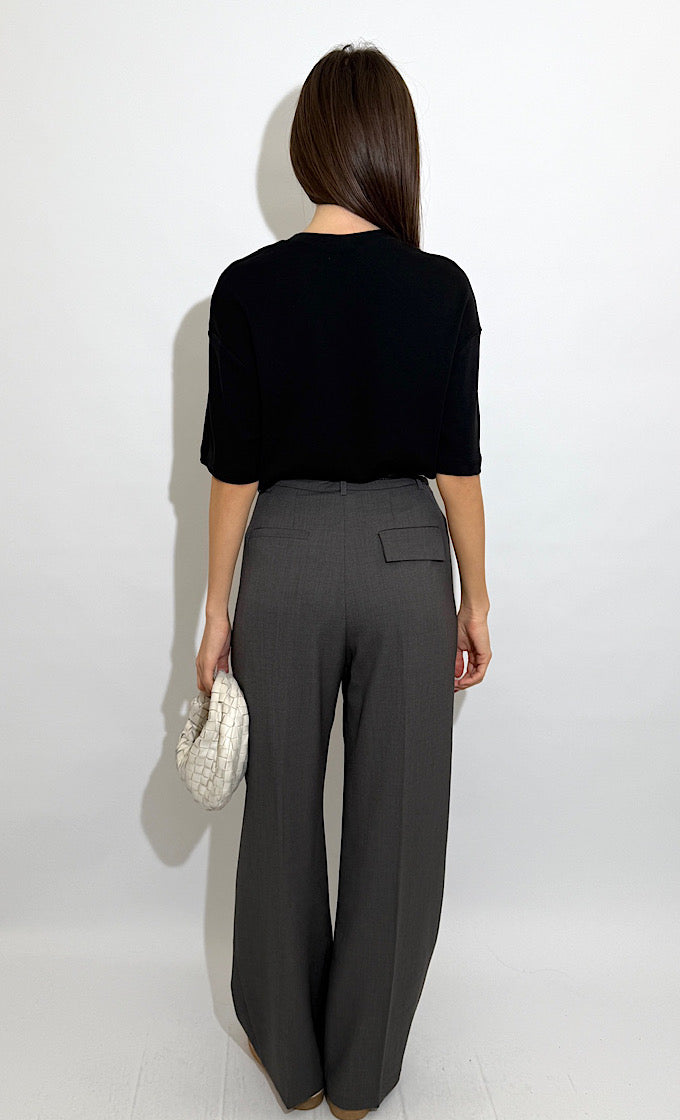 NINA BLACK T-SHIRT 