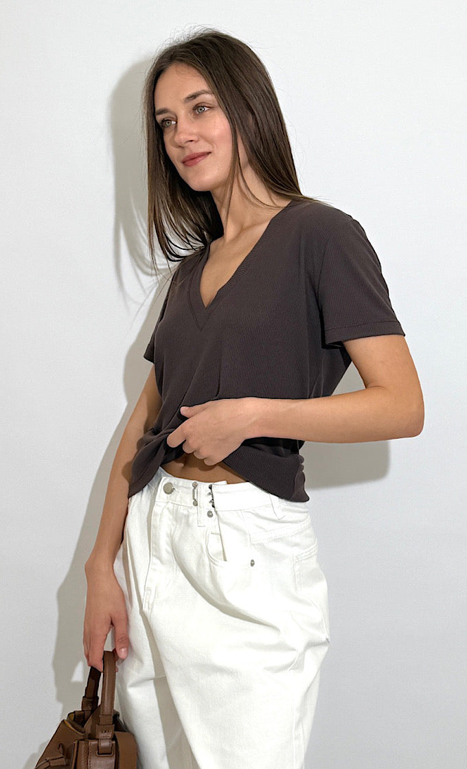 NIKA BROWN V-NECK T-SHIRT