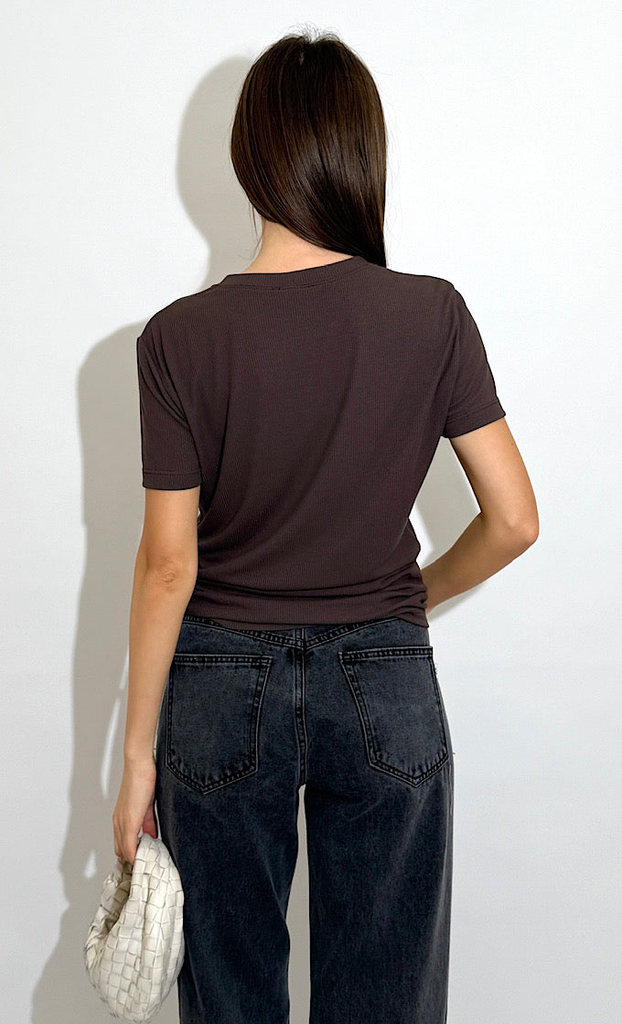 NIKA BROWN ROUND NECK T-SHIRT