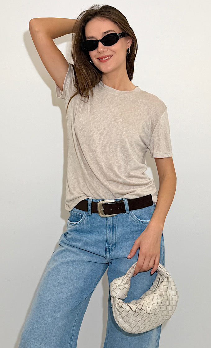 חולצת קולין מפתח עגול אוף וויט