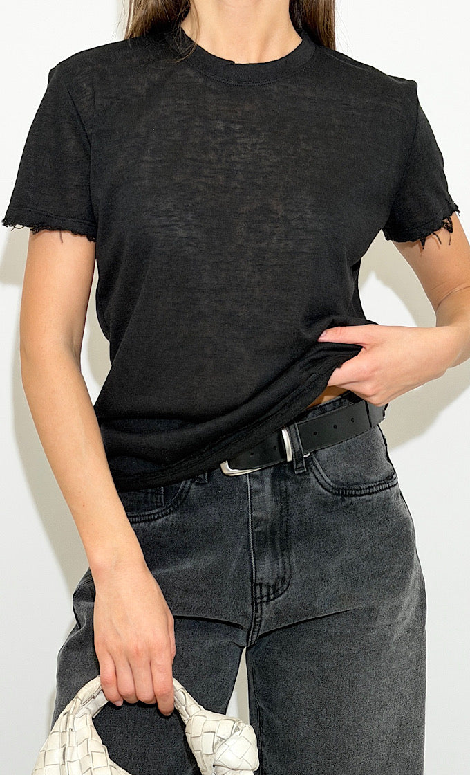 חולצת בלייק מפתח עגול שחורה