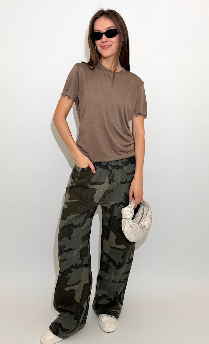 חולצת בלייק מפתח עגול חומה