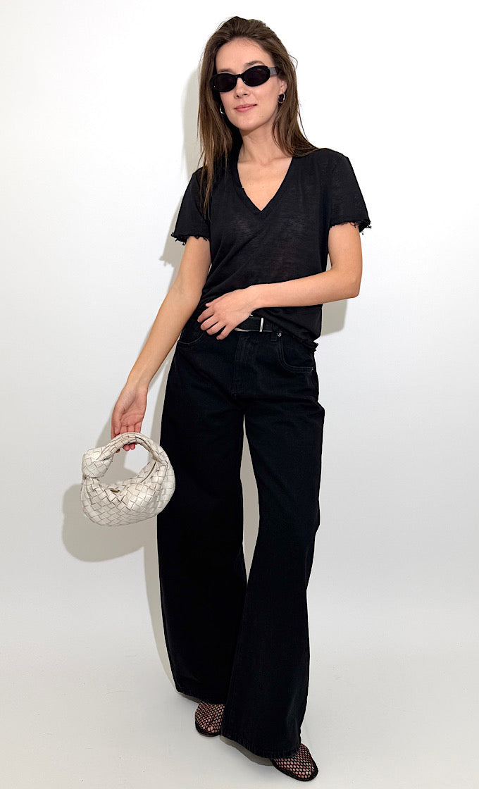 חולצת בלייק מפתח וי שחורה