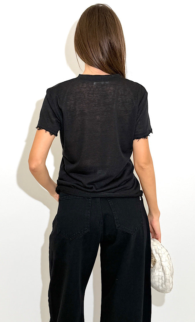 חולצת בלייק מפתח וי שחורה