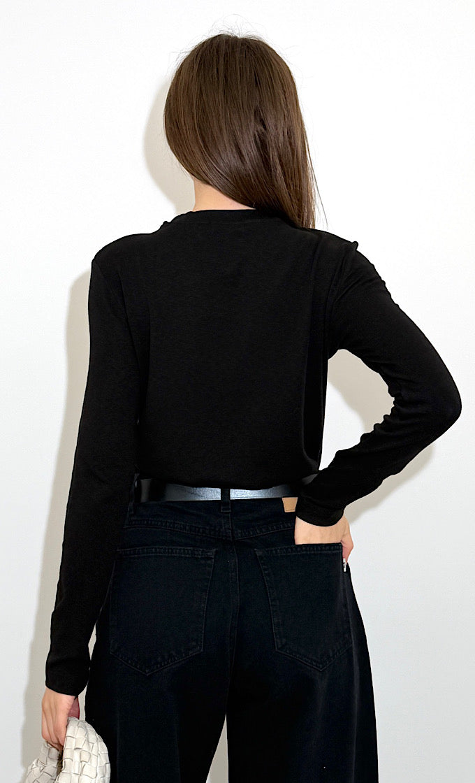 חולצת הילרי שחורה