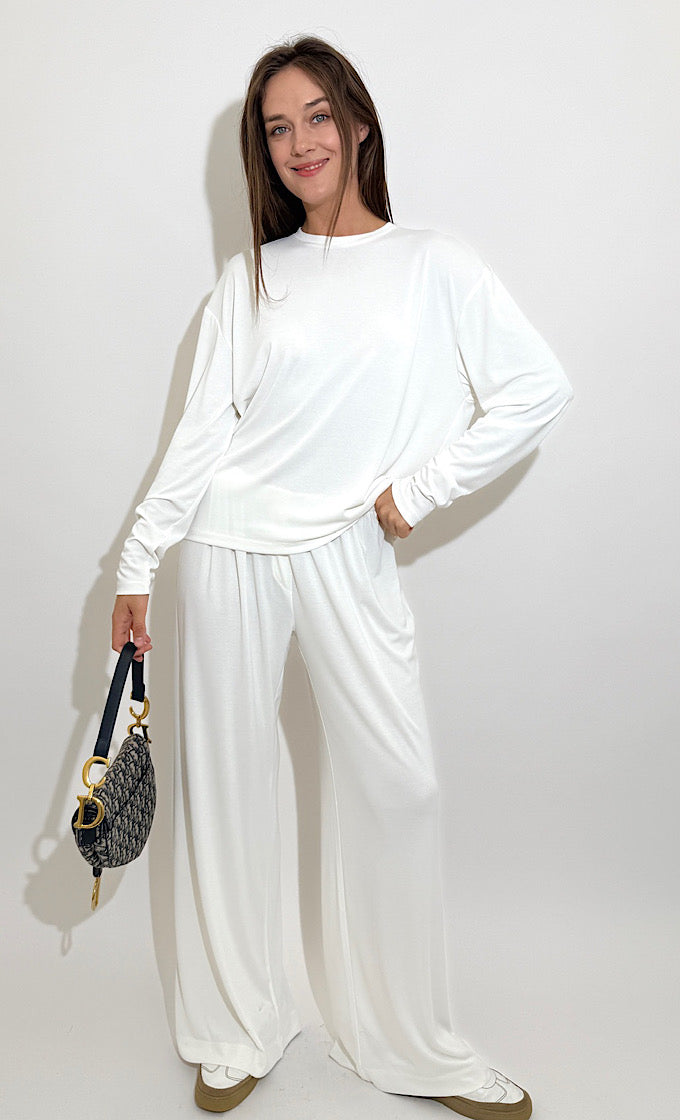 חליפת נונה לבנה