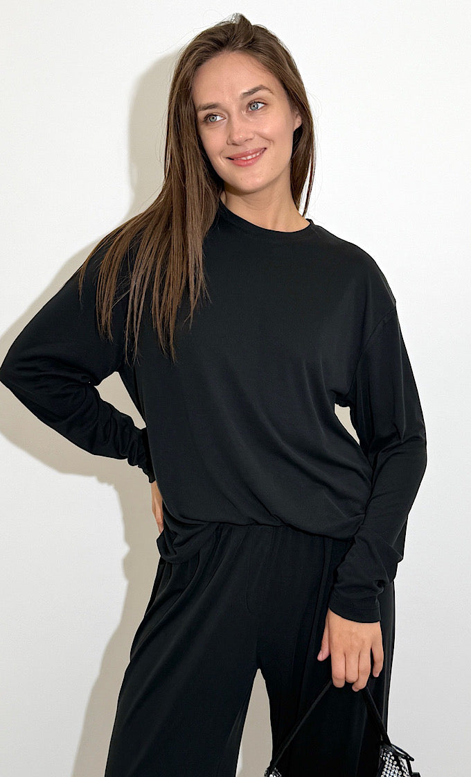 חליפת נונה שחורה