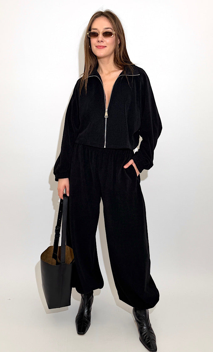 חליפת רזי שחורה