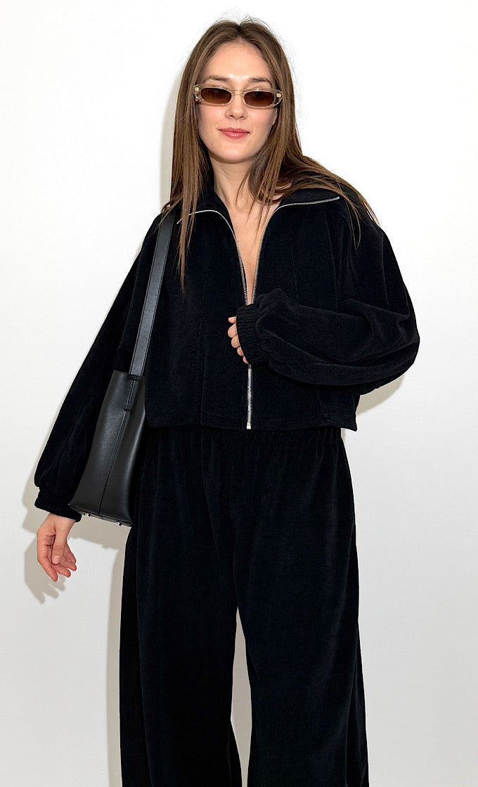 חליפת רזי שחורה