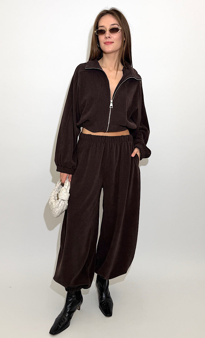 חליפת רזי חומה