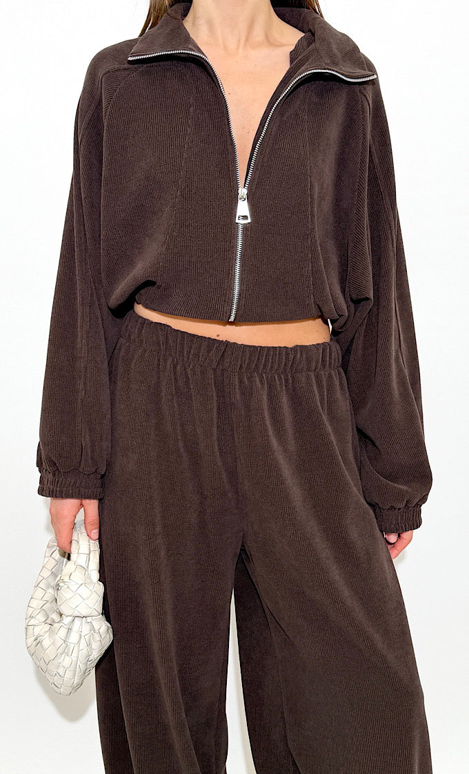 חליפת רזי חומה