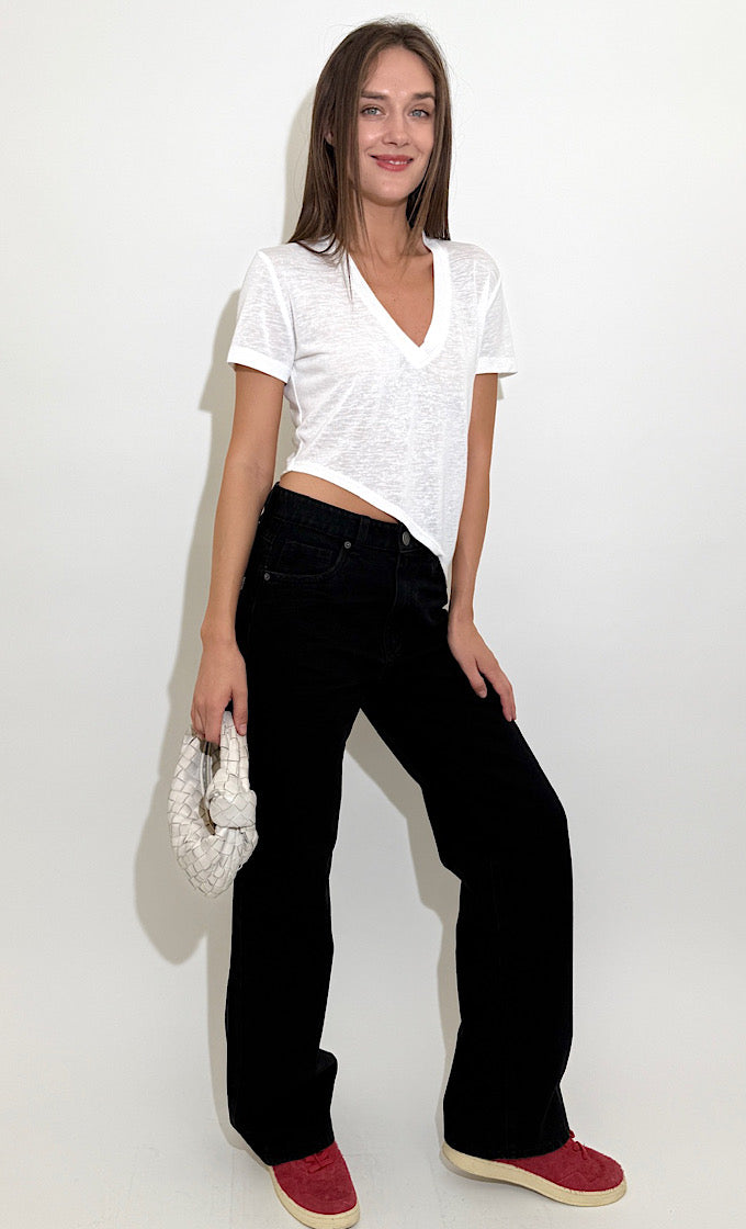 NINA WHITE V-NECK T-SHIRT