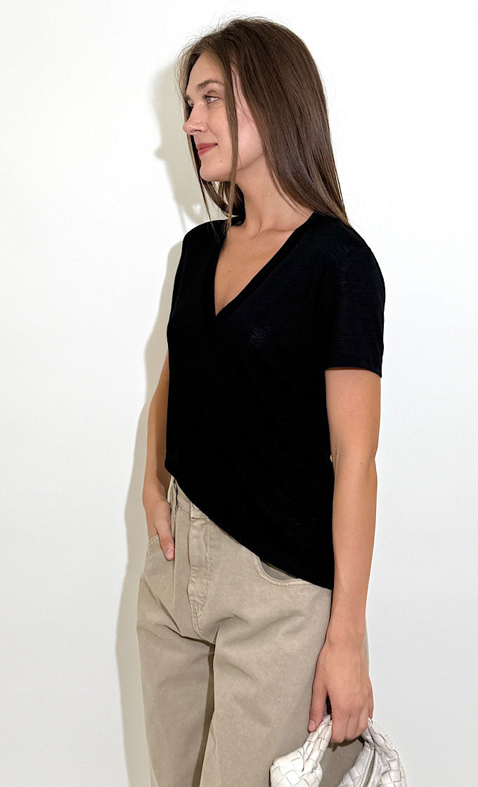 NINA BLACK V-NECK T-SHIRT 