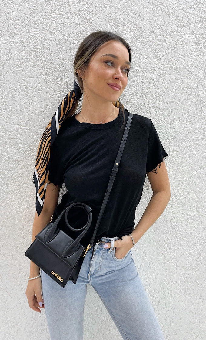 טישרט פשתן מפתח עגול קרעים שחורה